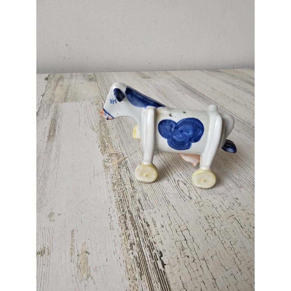 Vintage Lewisville pottery Cow‎ salt shaker pottery vintage
